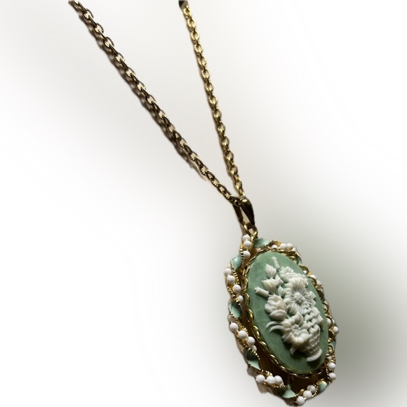 Vintage Gold and Sage Green Floral Cameo Pendant Necklace 18” spring ring clasp - Picture 2 of 4